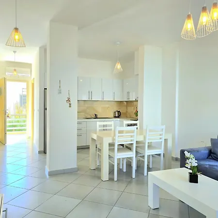 Apartment Stylish Retreat Near Cafes & Markets