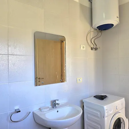 Stylish Retreat Near Cafes & Markets Apartment Plazhi San Pietro
