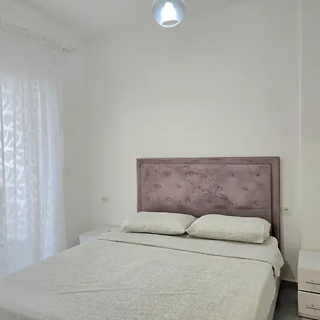 Stylish Retreat Near Cafes & Markets * Plazhi San Pietro