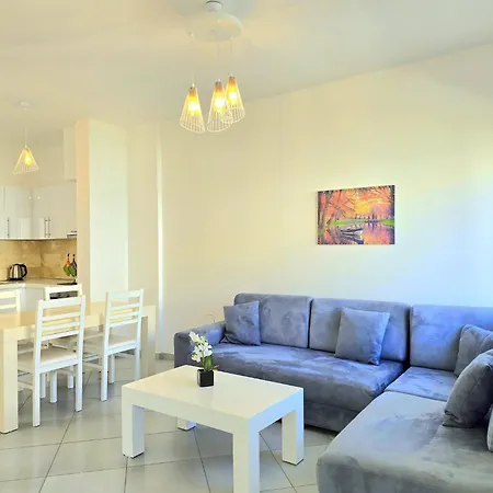 Stylish Retreat Near Cafes & Markets *